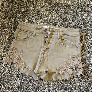 🎈Button-Up Jean shorts with lace
